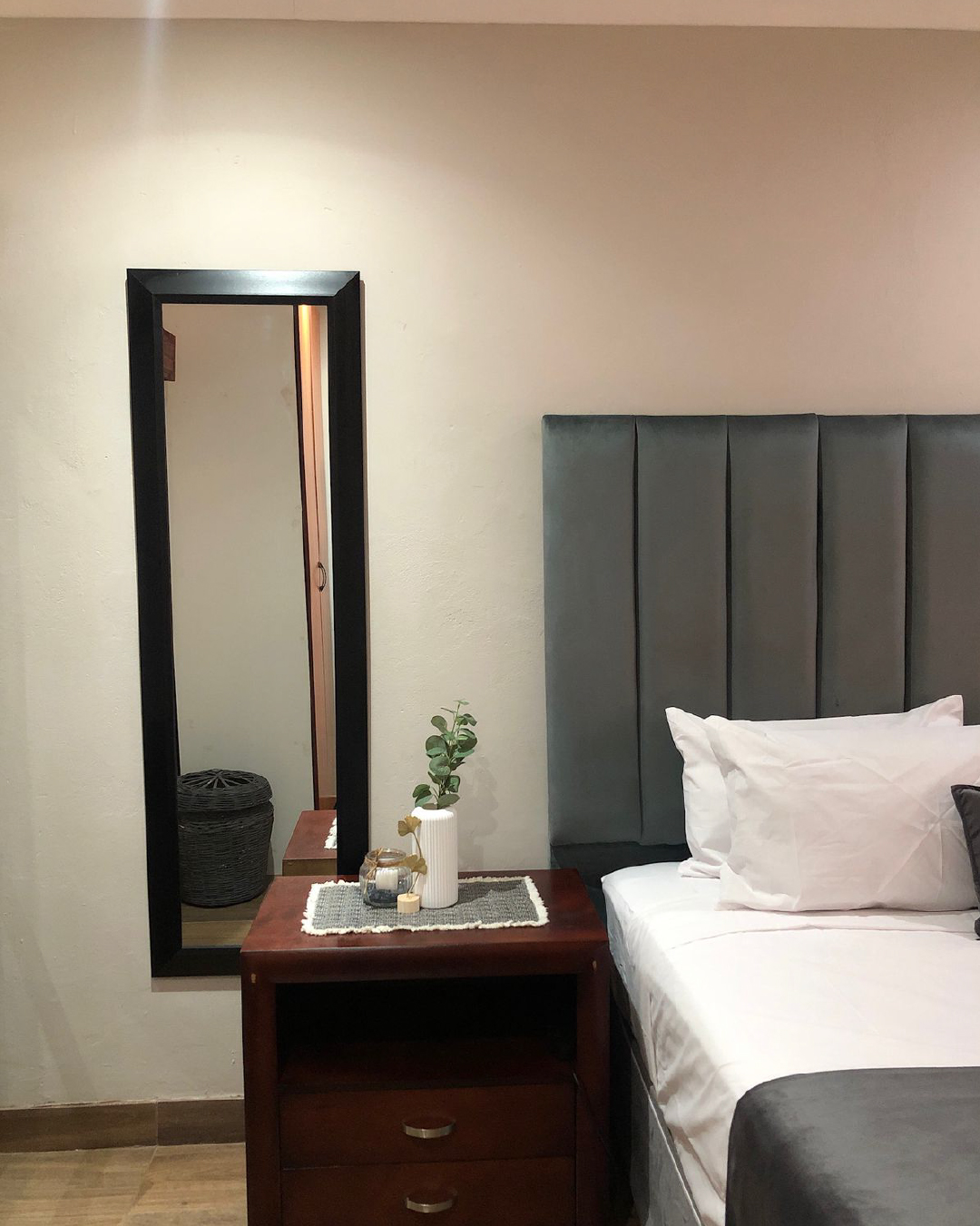 Standard King Room _ 2-100